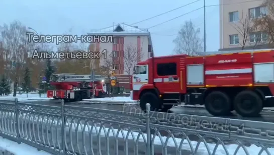 В Альметьевске на улицу Ш.Марджани прибыли пожарные