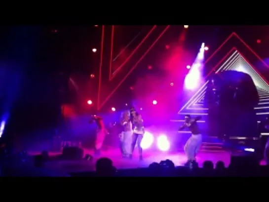 Rihanna live @ gala «Robin Hood»