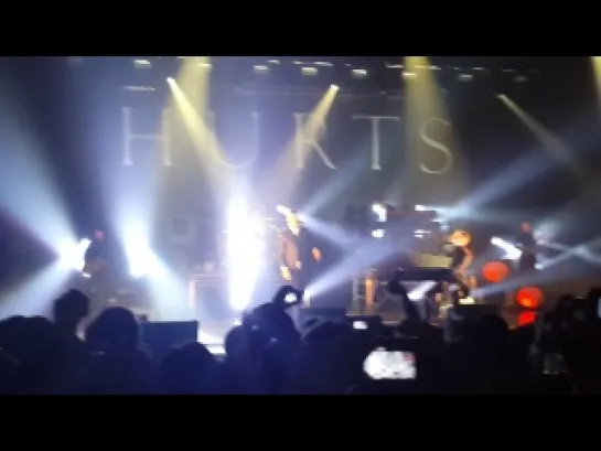 Hurts - Wonderful Life ( Live in Kharkiv 2013 )