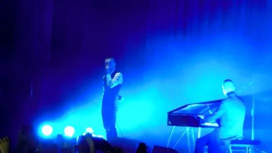 Hurts - Illuminated (live in Kiev 2013)