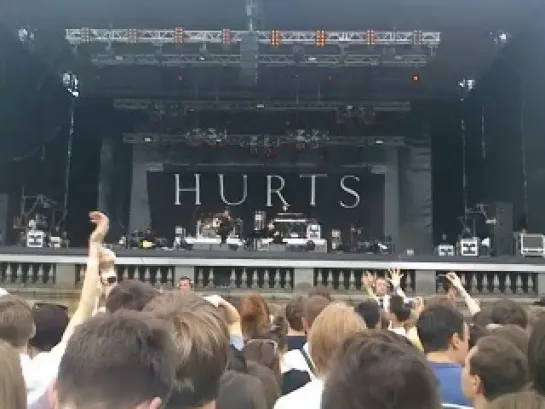 Hurts – Army Of Me (Björk cover) live @ "Subbotnik" 2013