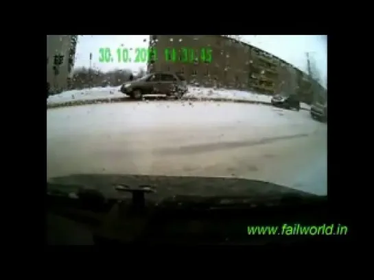 Самые зрелищные аварии 2011 www.s-tube.ru