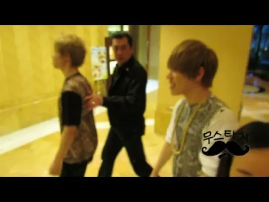 [FANCAM][2012.05.26] Park Kyung in Malaysia peace sign