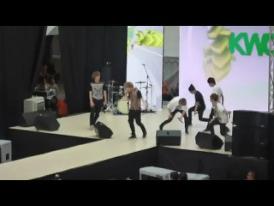 [FANCAM][2012.05.26] Wanna B @ Kenanga Wholesale City Mal