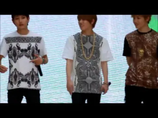 [FANCAM][2012.05.26] Greeting + Talking @ Kenanga Wholesale City Mal