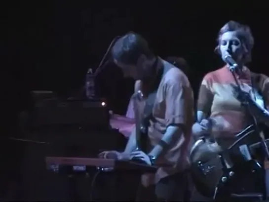 Stereolab Live 15.11.2001 - 02. Captain Easychord