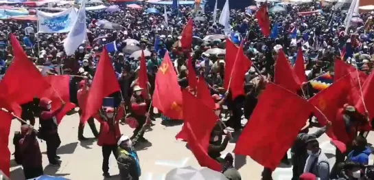 Коммунистическая партия Боливии на победном митинге МАС