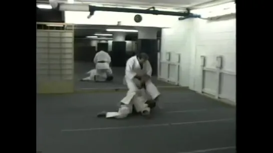 Kazumi Tabata - Shotokan Self-Defense Techniques