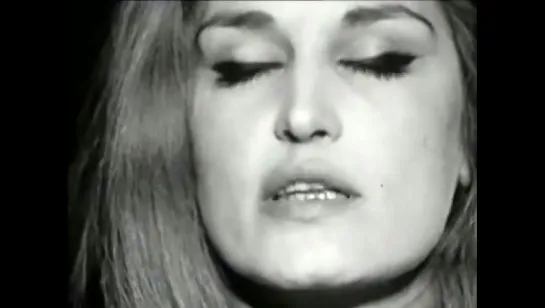 Dalida - Petite Interview de "Les Grilles De Ma Maison", 1967