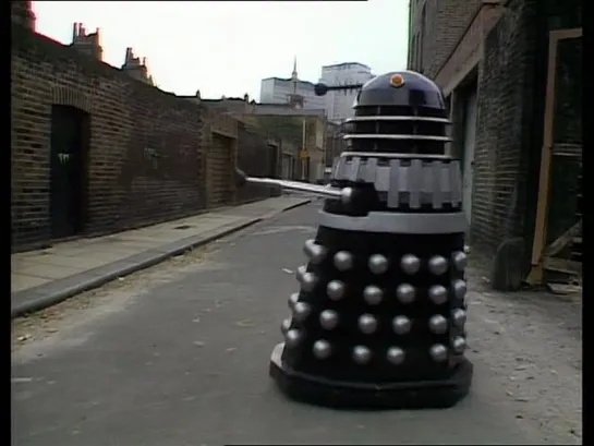 S25E01 - 148 - Remembrance of the Daleks [4]