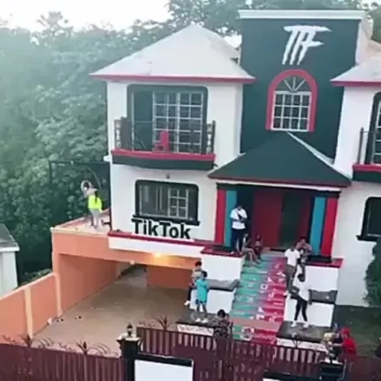 Tik Tok House, WTF