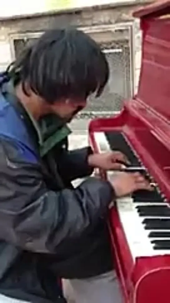 Man on the street plays beautifully