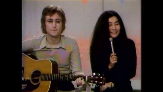 Yoko Ono & John Lennon – Folk Japanese song (18.02.1972) Mike Douglas Show