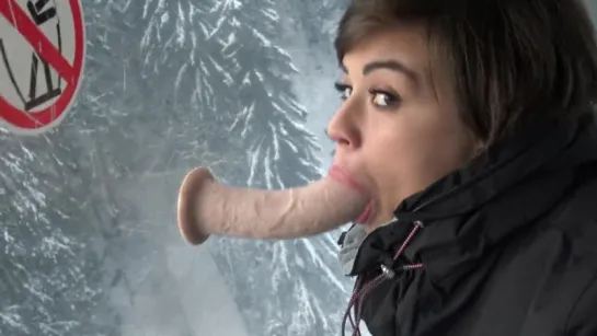 Brunette Teen Masturbate in Ski Lift - Jeune Brune se touche au ski | VicAlouqua