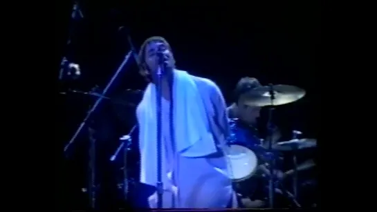 Oasis Supersonic live at Bangkok impact arena 31st july 2001