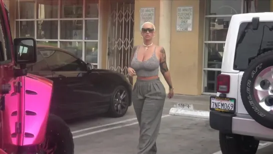 Amber Rose Cleavage - Stopping For Fast Food (2016) HD 1080p