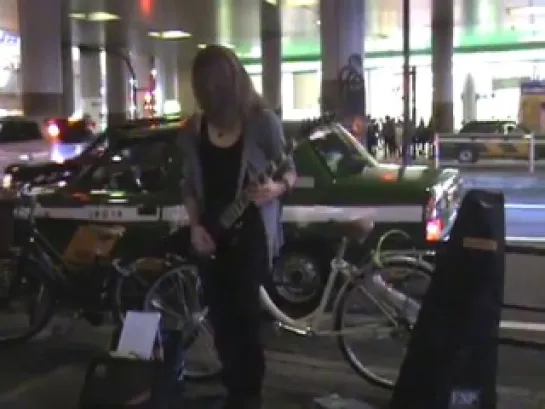 [jrokku] GYZE - Ryoji Guitar Solo live on the streets of Shibuya (new song "Twilight" and "Black Shadow")