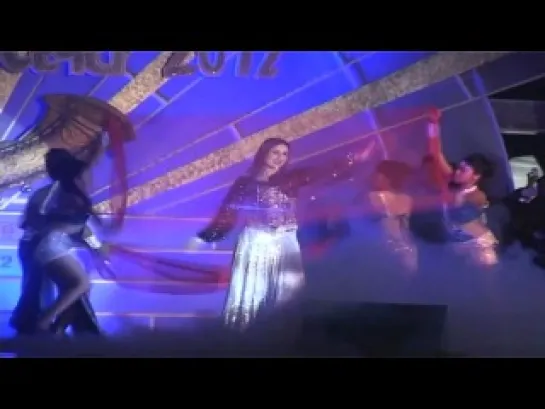 Check Out Kareena Kapoor Khan's halkat jawani performance