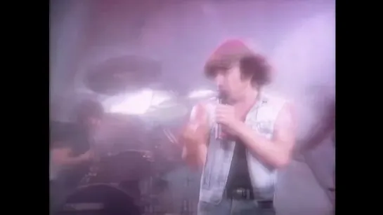 AC/DC - You Shook Me All Night Long (1986)