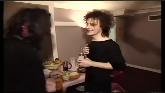 The Cure — Backstage At The Wembley Arena = Play Out