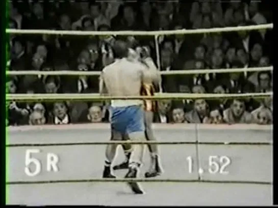 1968-12-12 Раul Таkеshi Fuji vs Niсоlinо Lоссhе (WВА Suреr Lightwеight Тitlе)