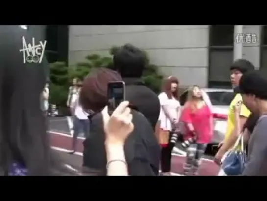 T-ara on the way to Music Bank 120720