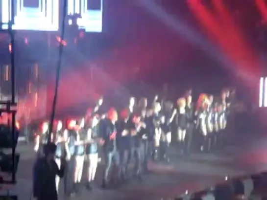 [FANCAM] 08.02.12 - Music Bank in Paris Final