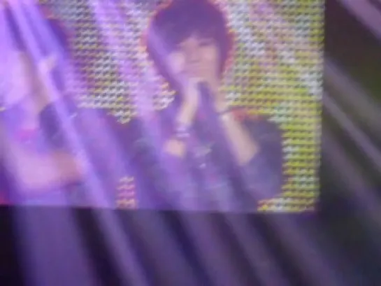 [FANCAM] Music Bank Kpop Festival in Paris @ Bercy - Au Champs Elysée . 09.02.2012