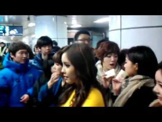 [FanCam] 120115 T-ara at Subway