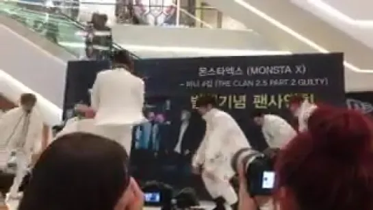 [VK][09.10.2016] MONSTA X Fancam 'Fighter' @ Fansign Starfield Hanam