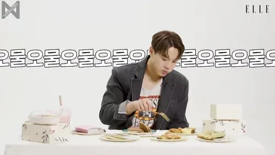 [Рус. саб][09.03.2021] SHOWNU answers questions while eatingㅣELLE KOREA