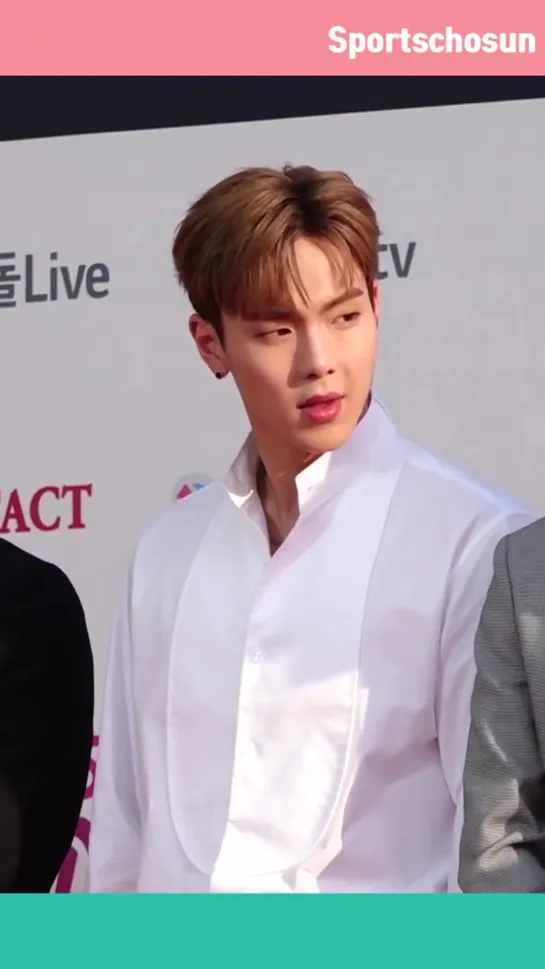 [VK][24.04.2019] Redcarpet MONSTA X THE FACT MUSIC AWARDS (SHOWNU FOCUS)