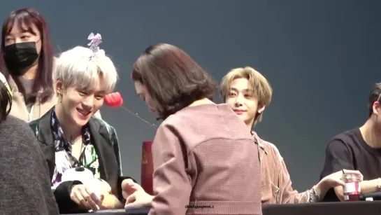 [fancam][07.11.2019] fansign in Synnara