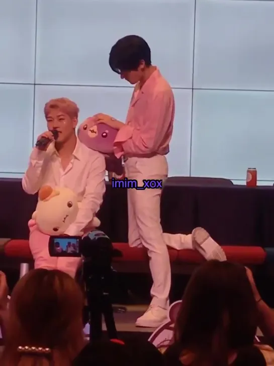 [fancam][18.08.2019] Fansign at TWOTUCKGOM