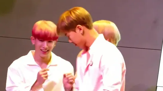 [fancam][18.08.2019] Fansign at TWOTUCKGOM