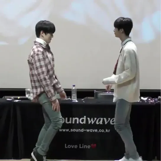 [Fancam][17.03.2019] fansign in Suwon