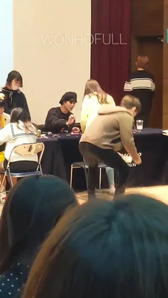 [Fancam][17.03.2019] fansign in Suwon