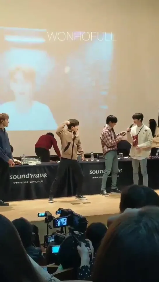 [Fancam][17.03.2019] fansign in Suwon