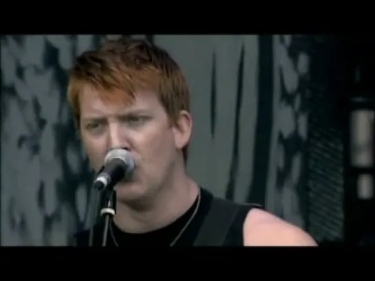 (01) Queens of the Stone Age – The Lost Art of Keeping a Secret (Live @ Eurockéennes 2005)