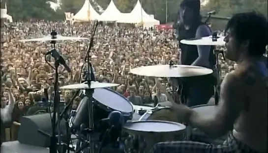 (02) Queens of the Stone Age – I Think I Lost My Headache (Live @ Eurockéennes 2005)