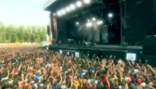 (04) Queens of the Stone Age – Everybody Knows That You're Insane (Live @ Werchter 2005)