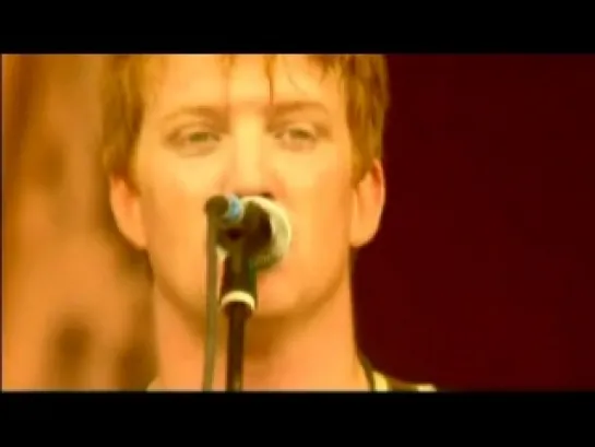 (12) Queens of the Stone Age – No One Knows (part 01) (Live @ Werchter 2005)