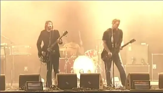 (01) Queens of the Stone Age – Go with the Flow (Live @ Lowlands 2005)