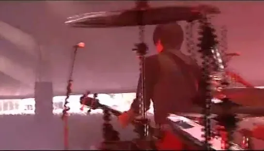 (08) Queens of the Stone Age – Little Sister (Live @ Lowlands 2005)