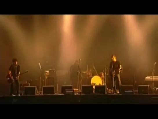 (15) Queens of the Stone Age – No One Knows (Live @ Lowlands 2005)