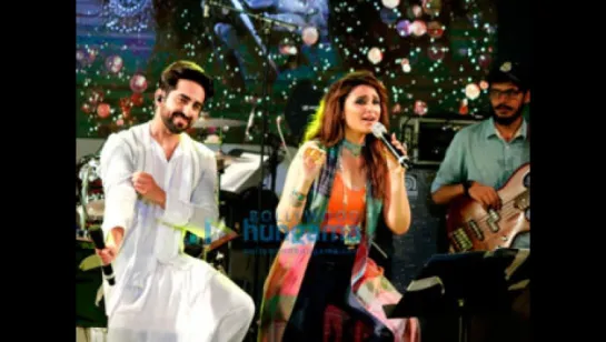 LIVE -  Ayushmann Khurrana, Parineeti Chopra Perform at Meri Pyaari Bindu Concert!