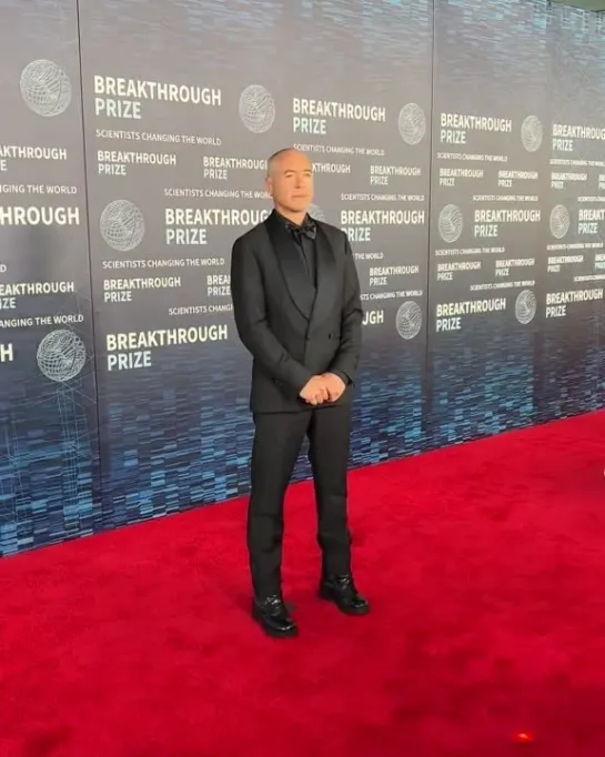 Robert Downey Jr. 2023 Breakthrough Prize Awards Ceremony Red Carpet