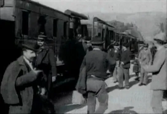 Прибытие поезда (L'arrivee d'un train a la Ciotat) Огаст и Луи Люмьер 1895