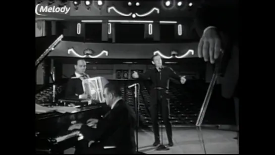 Yves Montand "A Paris" ♪ 28/10/1961 (Gros plan | Émission )