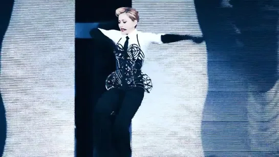 Vogue (MDNA World Tour)